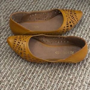 Restricted yellow flat